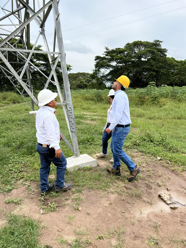 Consultor de Indunnova en inspección de torres de transmisión